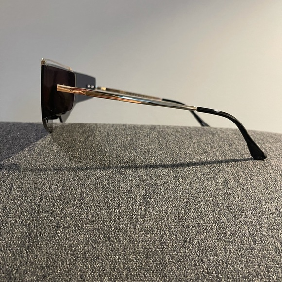 Quay Transcend Sunglasses in Blue - Picture 10 of 11